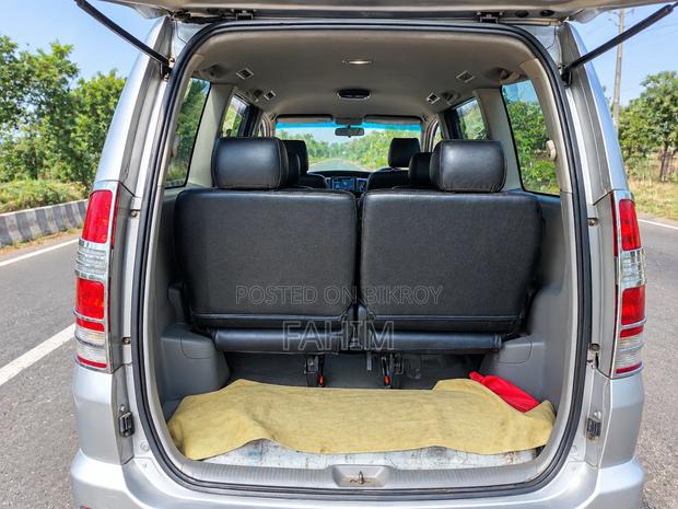 Toyota Noah 2.0 FWD (8 Seater) 2005 Silver