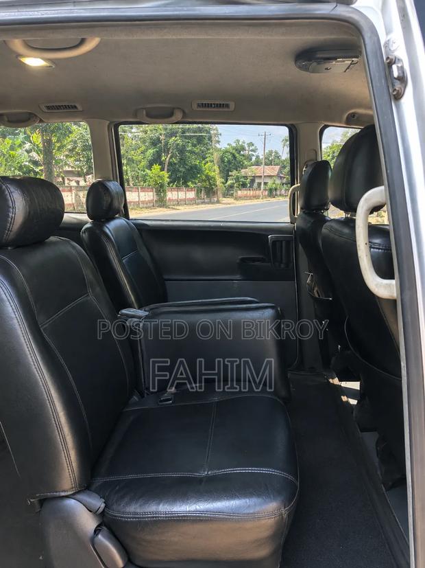 Toyota Noah 2.0 FWD (8 Seater) 2005 Silver