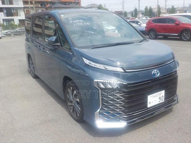 Toyota Voxy 2023 Gray