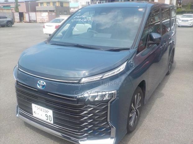 Toyota Voxy 2023 Gray