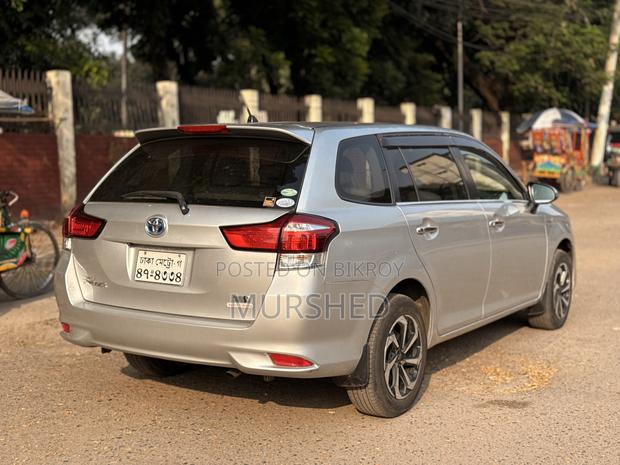 Toyota Corolla Fielder 1.5 Hybrid FWD 2016 Silver
