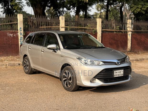Toyota Corolla Fielder 1.5 Hybrid FWD 2016 Silver