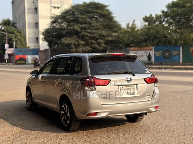 Toyota Corolla Fielder 1.5 Hybrid FWD 2016 Silver