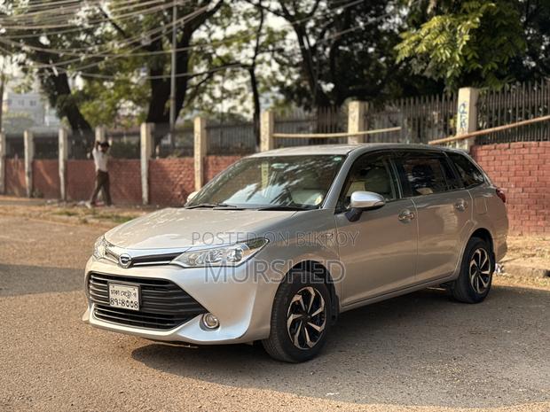 Toyota Corolla Fielder 1.5 Hybrid FWD 2016 Silver