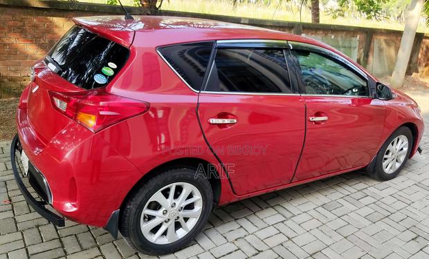 Toyota Auris 2013 Red