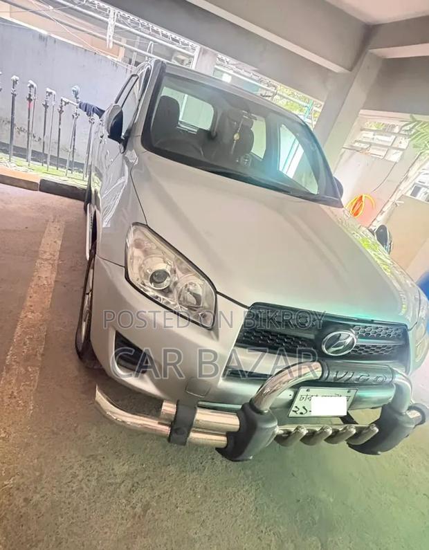 Toyota RAV4 2010 Silver