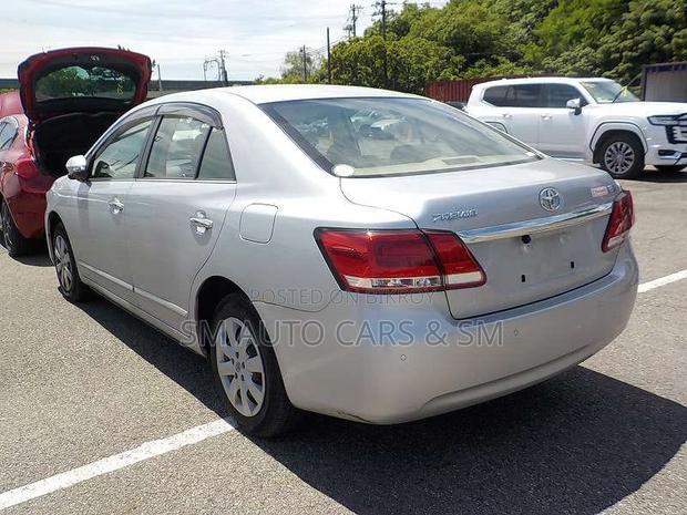 Toyota Premio 2021 Silver