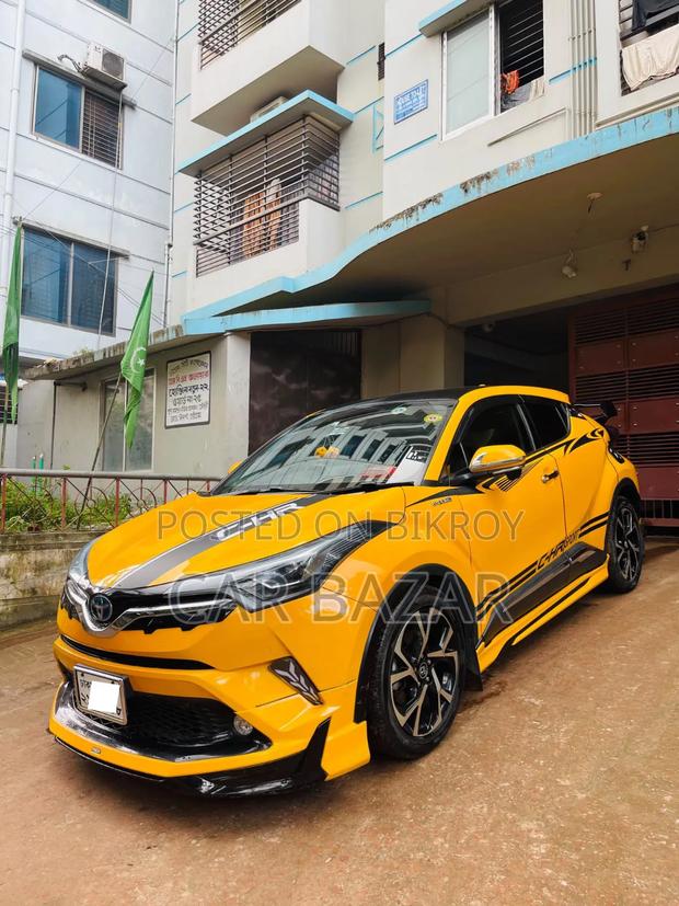 Toyota C-HR 2017 Yellow