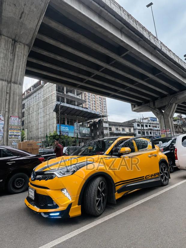 Toyota C-HR 2017 Yellow