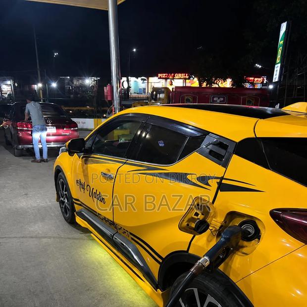 Toyota C-HR 2017 Yellow