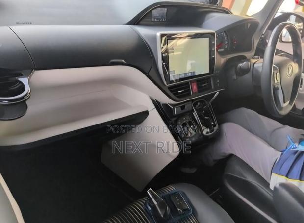 Toyota Noah 1.8 FWD Hybrid (7 seater) 2021 Pearl
