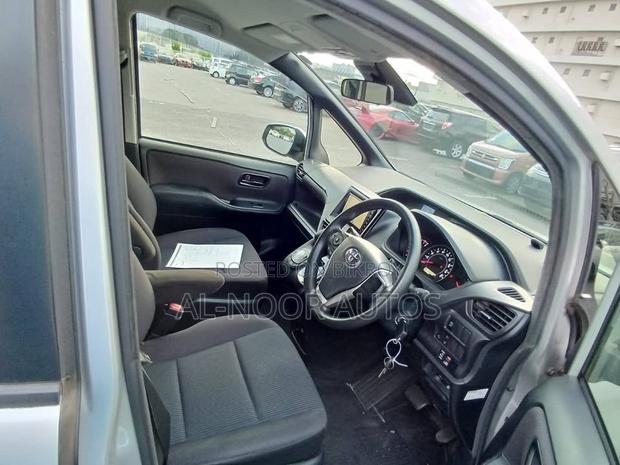 Toyota Noah 2.0 FWD (8 Seater) 2021 Silver