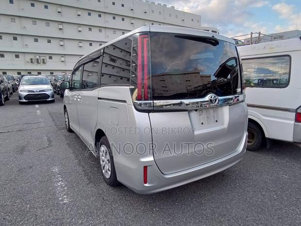 Toyota Noah 2.0 FWD (8 Seater) 2021 Silver