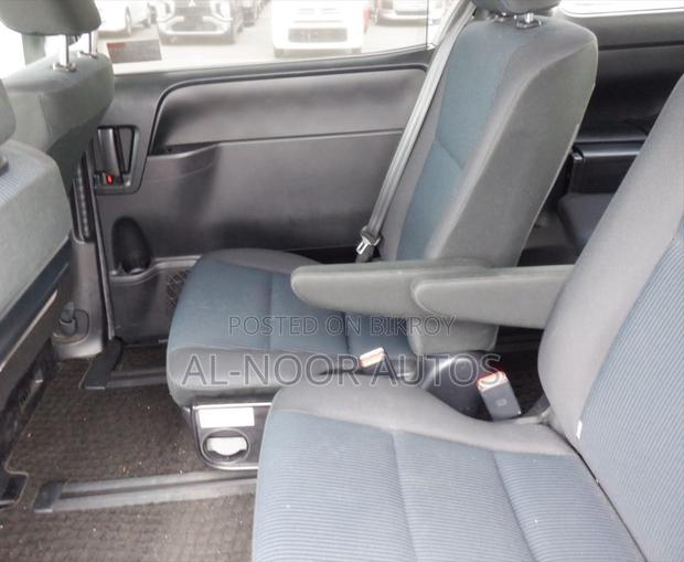 Toyota Noah 1.8 FWD Hybrid (7 seater) 2021 Silver