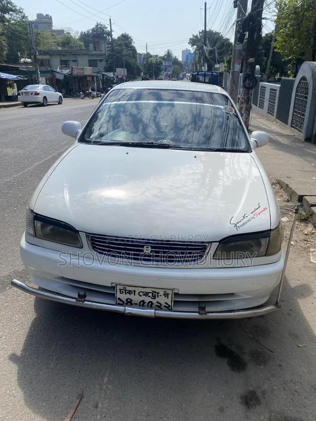 Toyota Corolla 1998 White