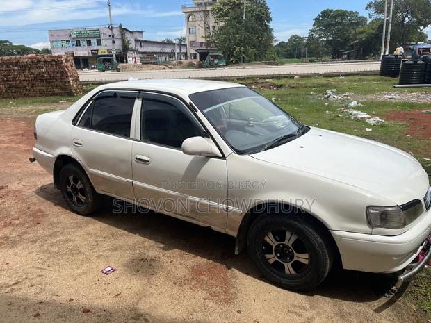 Toyota Corolla 1998 White