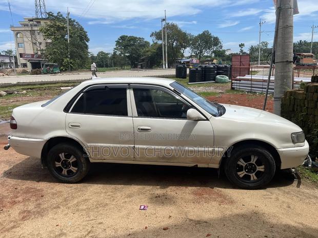 Toyota Corolla 1998 White