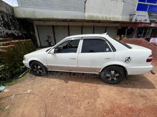 Toyota Corolla 1998 White