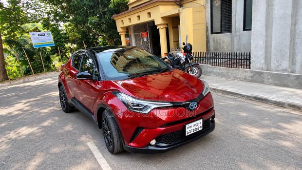 Toyota C-HR XLE FWD Sport Utility (2.0L 4cyl 2AM) 2018 Maroon