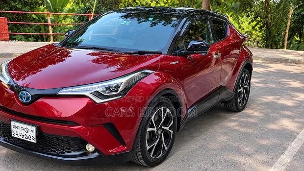 Toyota C-HR XLE FWD Sport Utility (2.0L 4cyl 2AM) 2018 Maroon