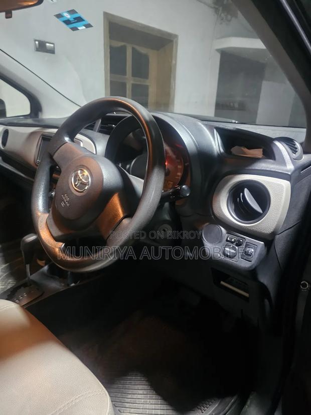 Toyota Vitz 1.3 AWD 5dr 2012 Gray