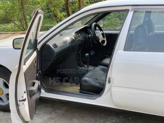 Toyota Corolla Liftback 2000 White