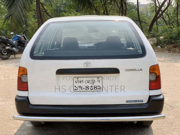 Toyota Corolla Liftback 2000 White