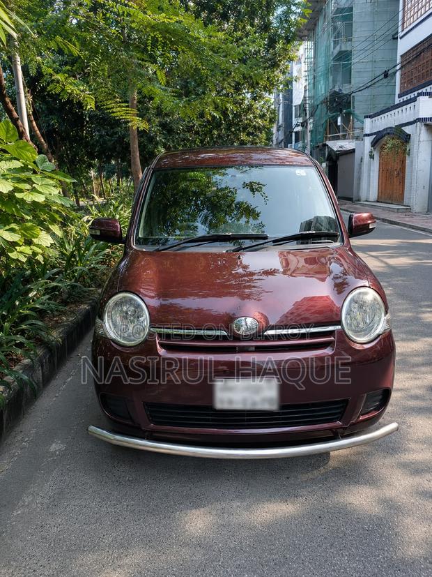 Toyota Sienta 1.5 FWD 2012 Maroon