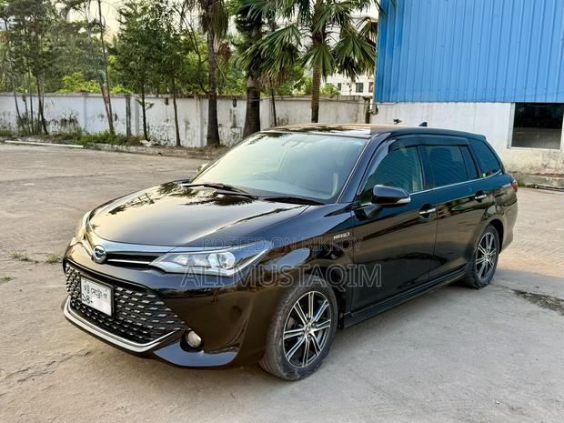 Toyota Corolla Fielder 1.5 Hybrid FWD 2016 Black