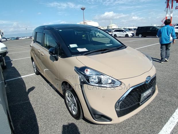 Toyota Sienta 1.5 Hybrid FWD 2021 Brown