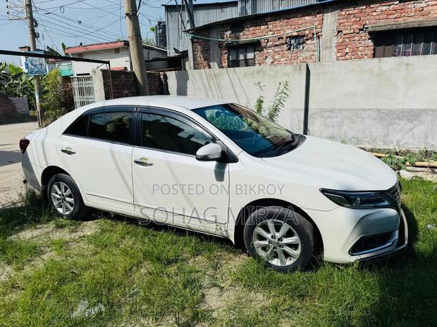 Toyota Premio 2.0 FWD 2018 Pearl
