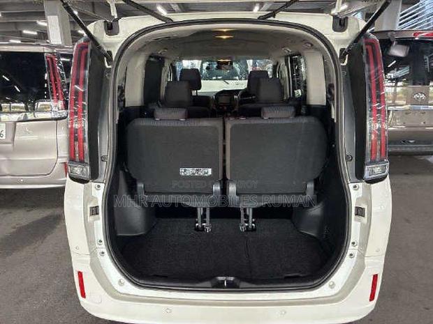 Toyota Noah 1.8 FWD Hybrid (7 seater) 2021 Pearl