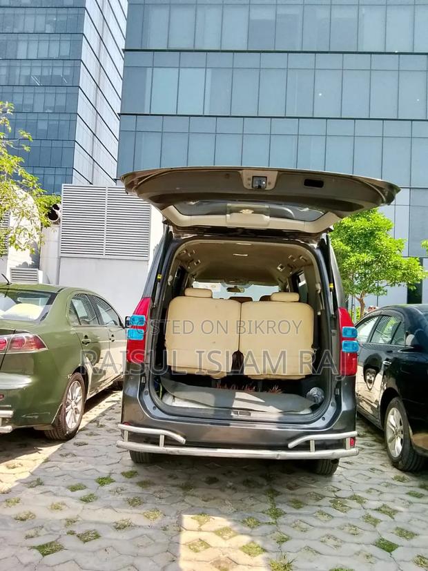 Toyota Noah 2.0 143hp AWD (7 Seater) 2012 Gray