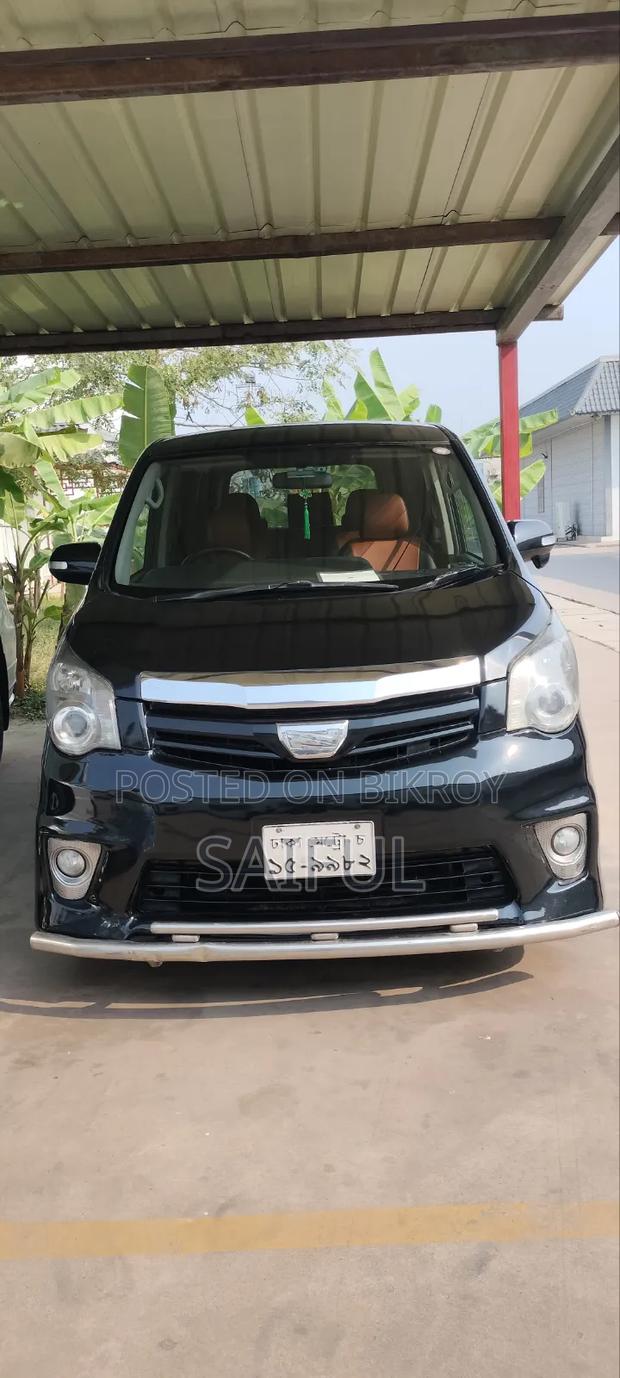Toyota Noah 2012 Black