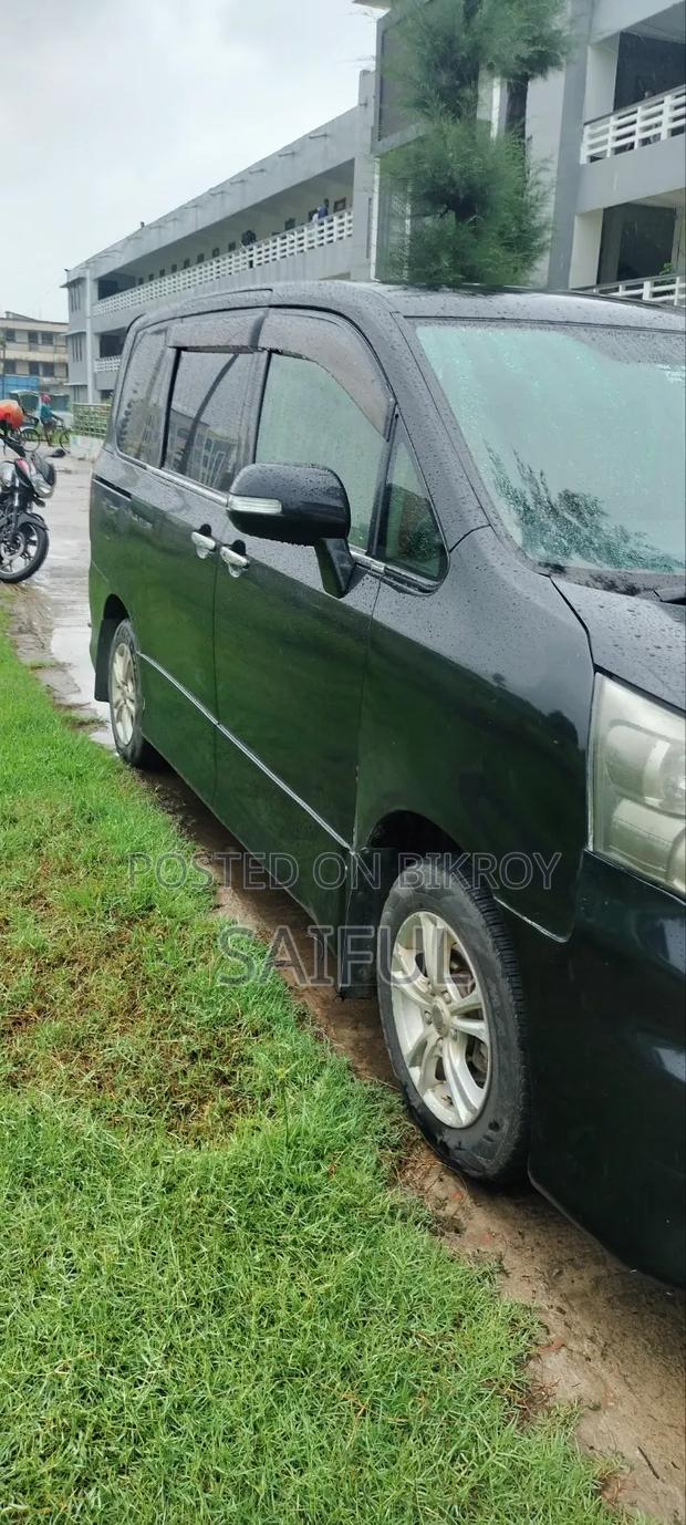 Toyota Noah 2012 Black