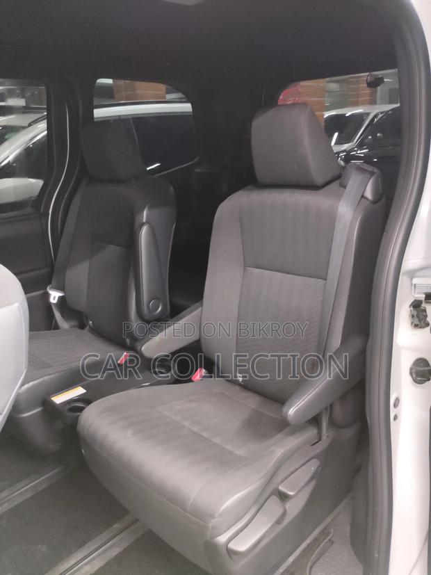 Toyota Voxy 2022 Pearl