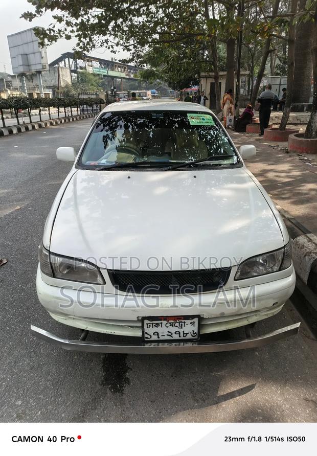 Toyota Corolla 2000 White