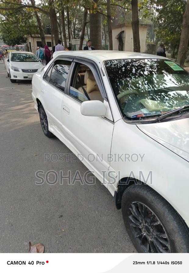Toyota Corolla 2000 White
