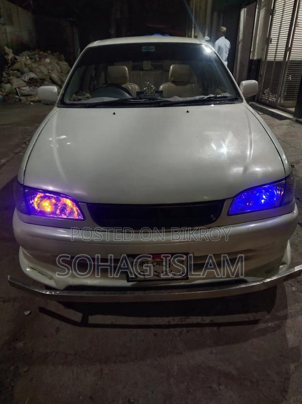 Toyota Corolla 2000 White