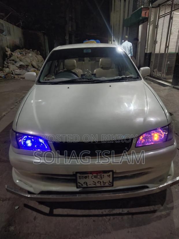 Toyota Corolla 2000 White