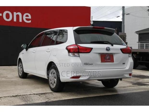 Toyota Corolla Fielder 2021 White