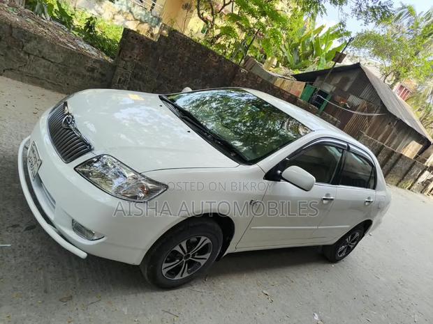 Toyota Corolla Sedan 2004 White