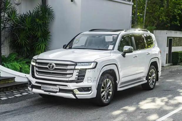 New Toyota Land Cruiser LC300 2025 White