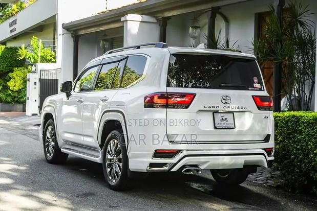 New Toyota Land Cruiser LC300 2025 White