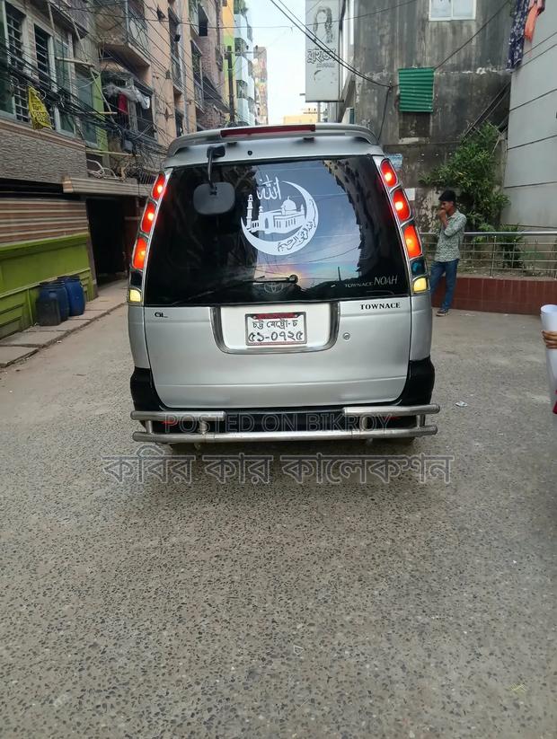 Toyota Noah 2001 Silver