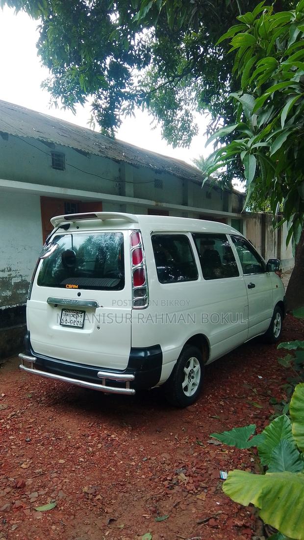 Toyota Noah 2005 White