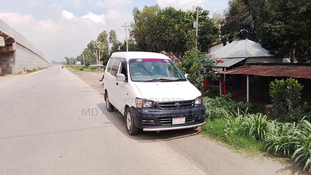 Toyota Noah 2005 White