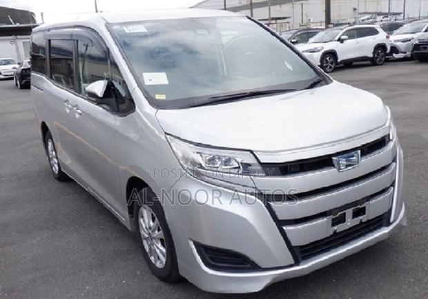 Toyota Noah 2021 Silver