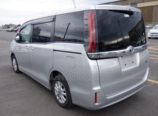Toyota Noah 2021 Silver