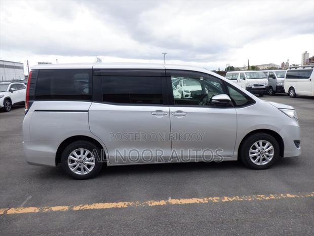 Toyota Noah 2021 Silver